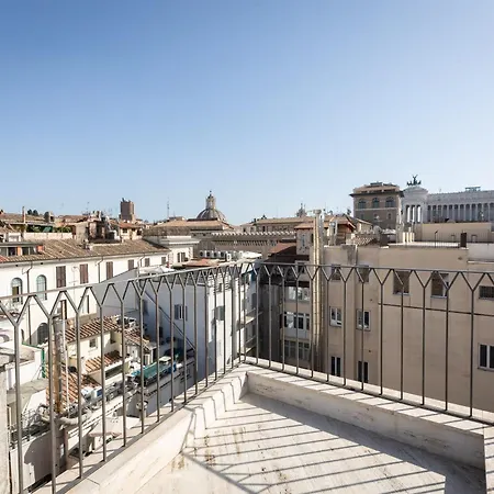Amazing 3 Levels Penthouse Piazza Venezia Daire *