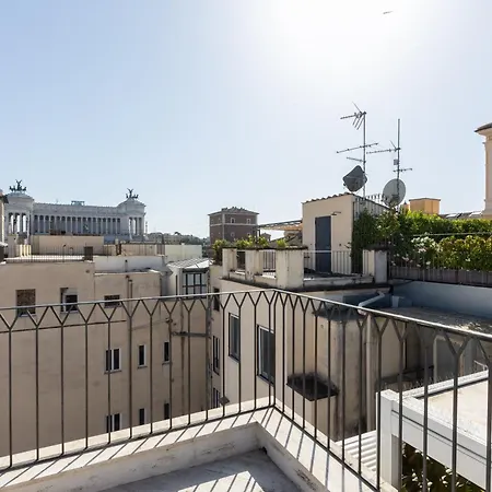 Amazing 3 Levels Penthouse Piazza Venezia